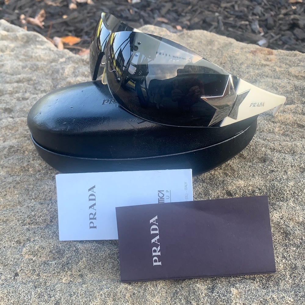 PRADA ..2001 Glamorous ..1 of a kind Sunglasses 😎 Excellent  Condition 💕❤️